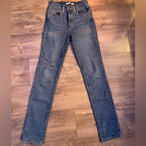 levi women straight jeans